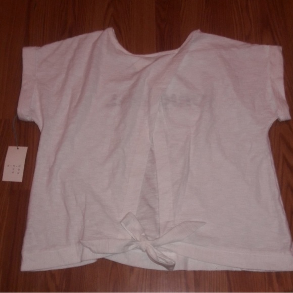 Plus size fresh white top - Picture 2 of 5